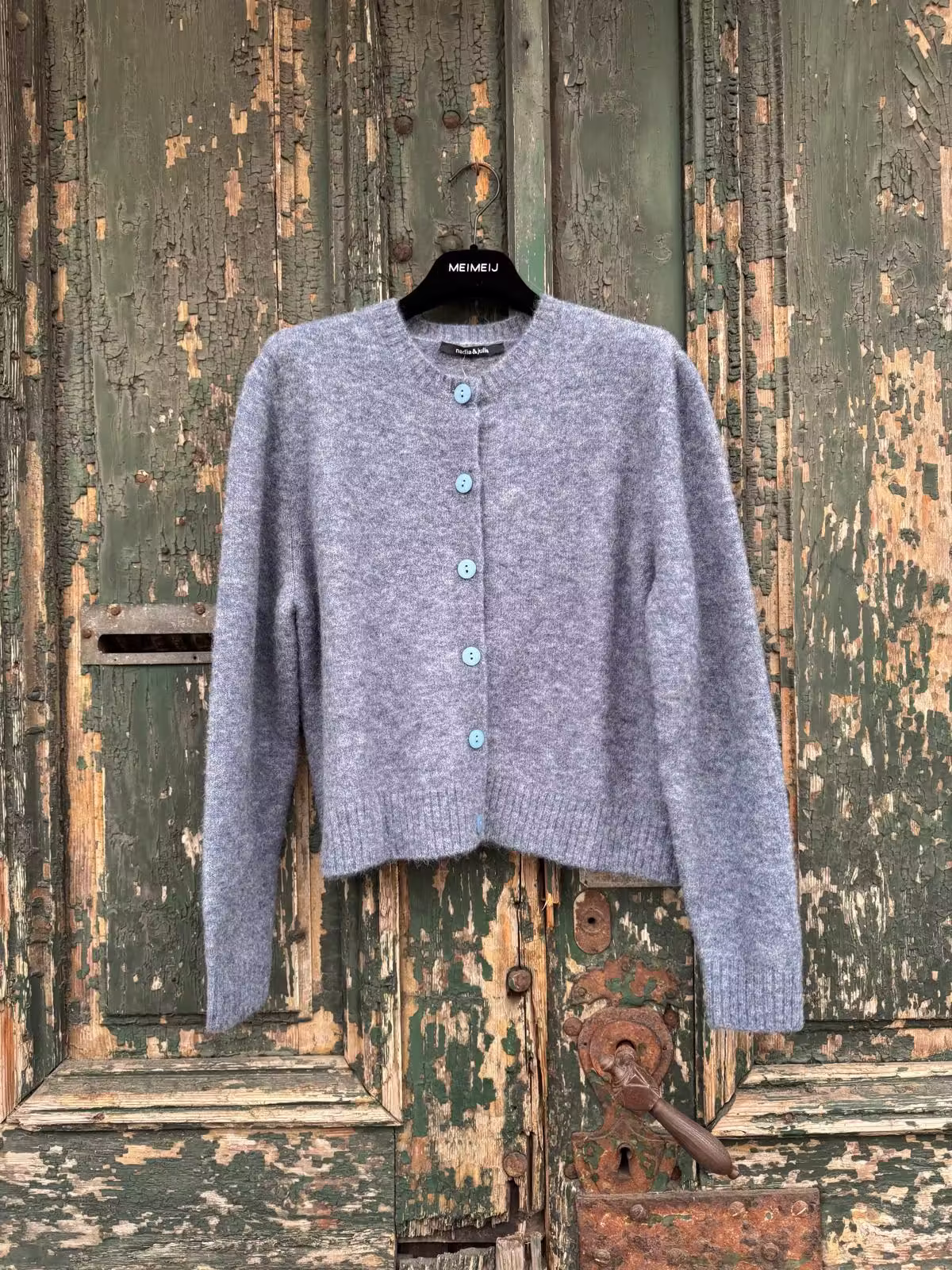 https://mesamis.ro/product/cardigan-alpaca/