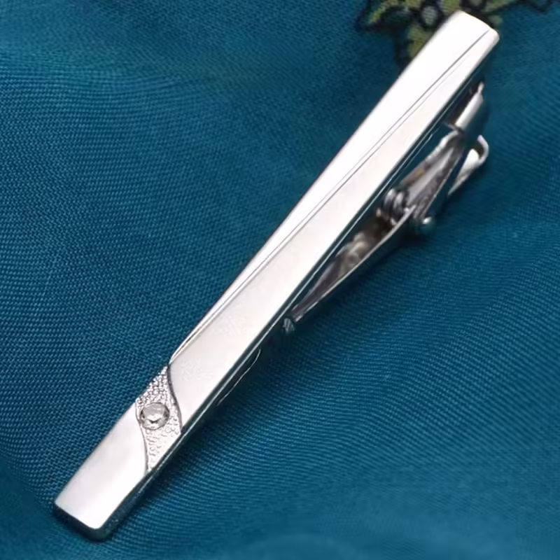 Ac de cravata ACR030 – Argintiu, Elegant si Durable