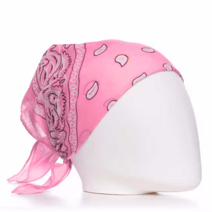 Bandana patrat cu imprimeu alb pe fond roz – Batic elegant
