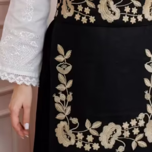 Brau Negru Traditional cu Broderie Auriu Floral – Mădălina