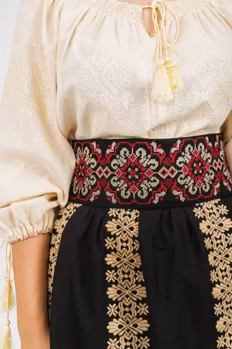 Brâu tradițional negru cu motiv floral crem – Ecaterina
