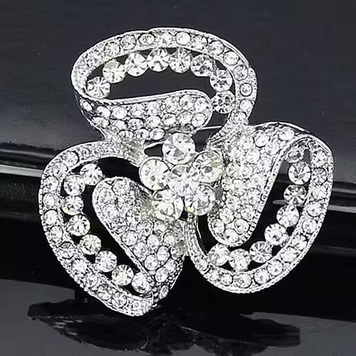 Brosa eleganta, cu cristale – model 7
