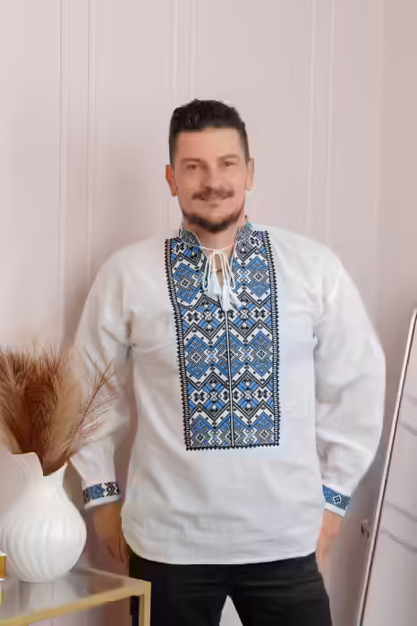 Cămașă Bărbătească Albă cu Motiv Geometric Albastru – Rares