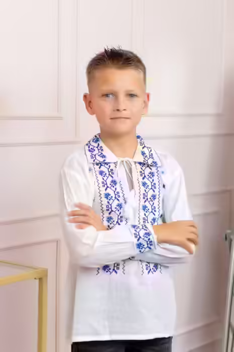 Cămașă tradițională albă pentru băieți cu broderie florală albastră – Alin 01