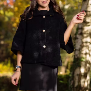 Capa dama eleganta neagra cu nasturi aurii