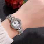 Ceas dama elegant, cu cristale, argintiu