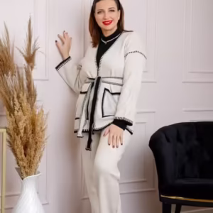 Compleu Leyla Ecru din Tricot – Bluza și Pantaloni pentru O Ținută Modernă