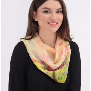 Eșarfă pătrată din mătase roz-piersică cu flori roz