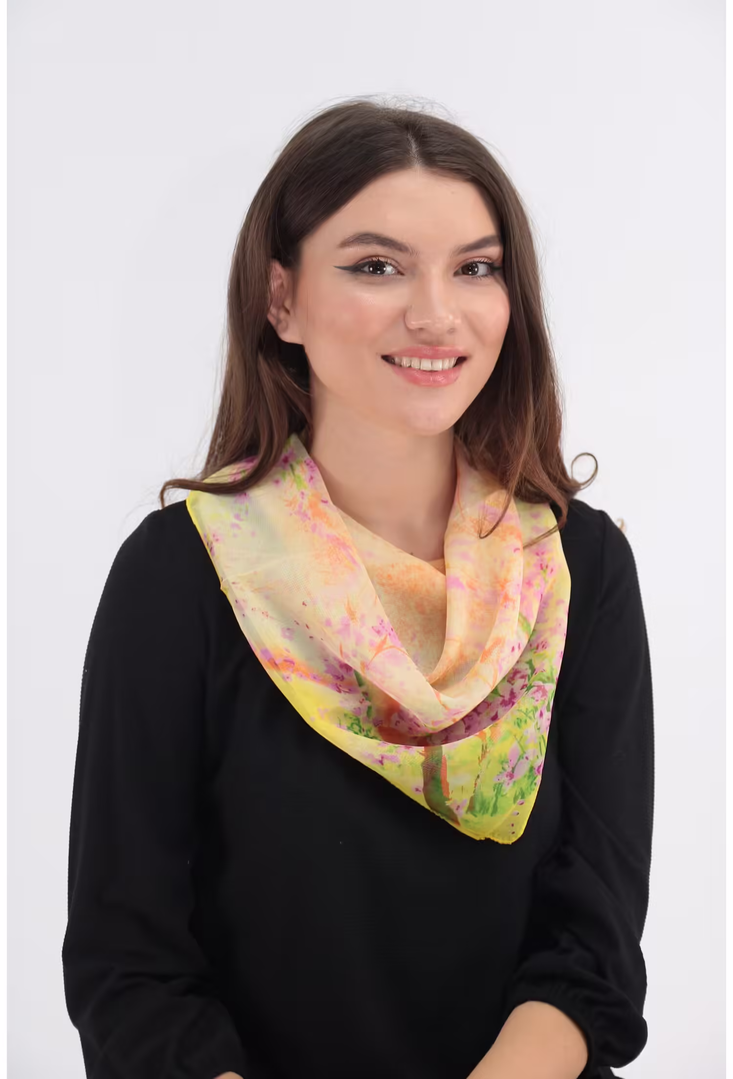 Eșarfă pătrată din mătase roz-piersică cu flori roz