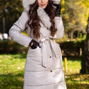Geaca dama lunga crem Madeleine cu gluga si blanita pufoasa