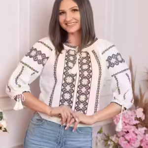 Ie traditionala alba cu motiv geometric maro Lucia