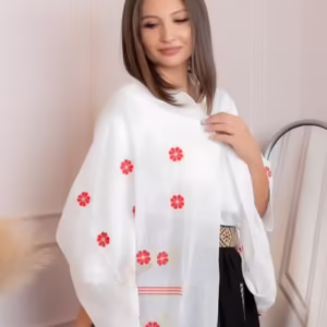 Marama Albă cu Broderie Florală Roșie Amina 02 - Eleganță și Tradiție