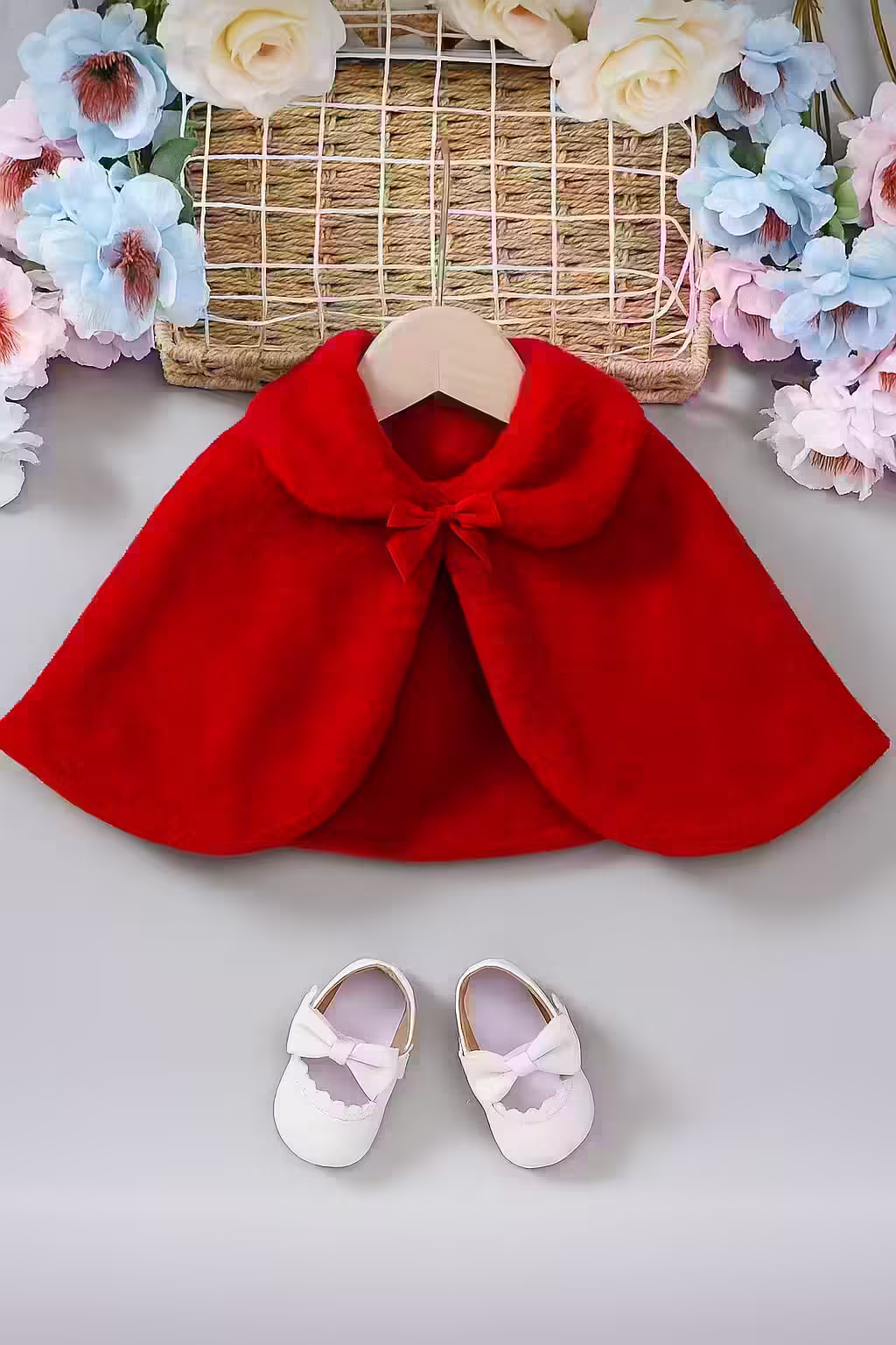 Capa alba eleganta din blanita ecologica pentru fete – Annabelle