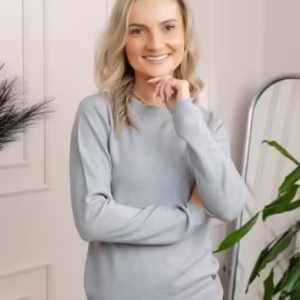 Pulover tricotat fin cu detalii ondulate Caroline - Gri