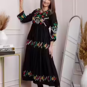 Rochie neagră cu broderie florală multicoloră Violeta 01