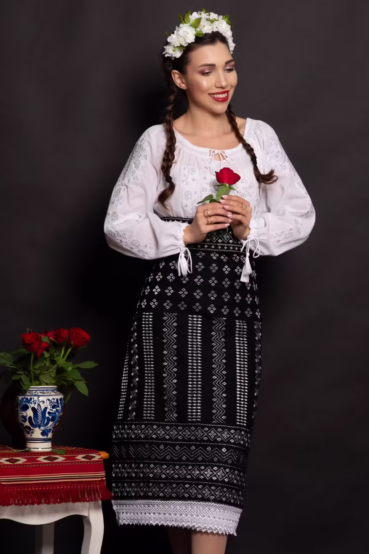 Set tradițional de cătrință și brâu cu broderie argintie – simbolul rombului